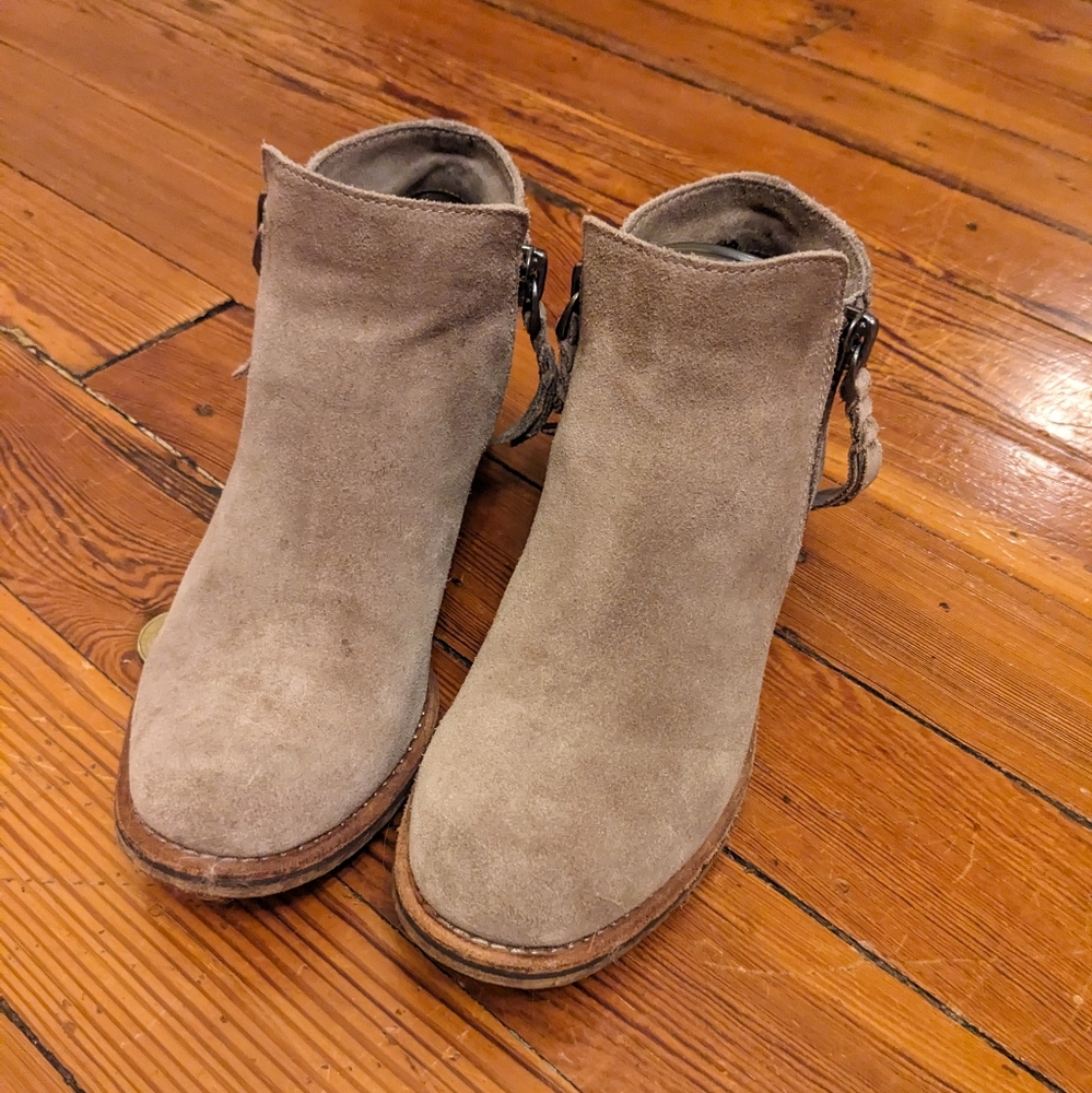 Dolce Vita grey suede ankle booties